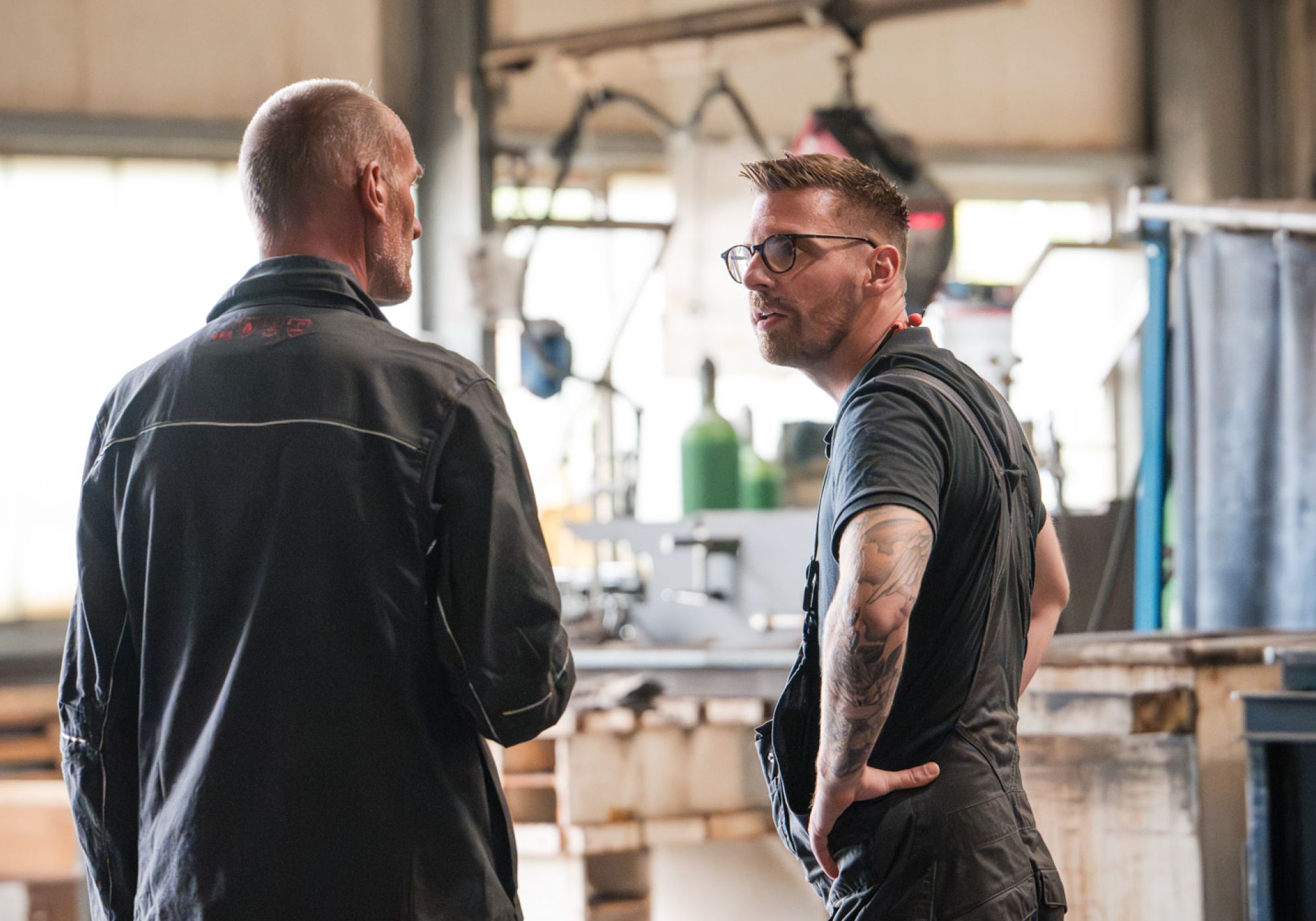 Kollegen unterhalten sich